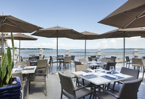Lunch served, American cuisine, sea views 
