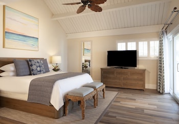 Luxury Suite, Oceanfront | In-room safe, individually decorated, individually furnished, desk at Pier House Resort & Spa