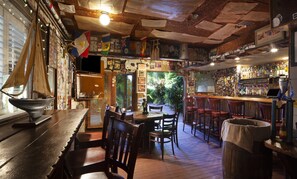 2 bars/lounges, poolside bar, beach bar
