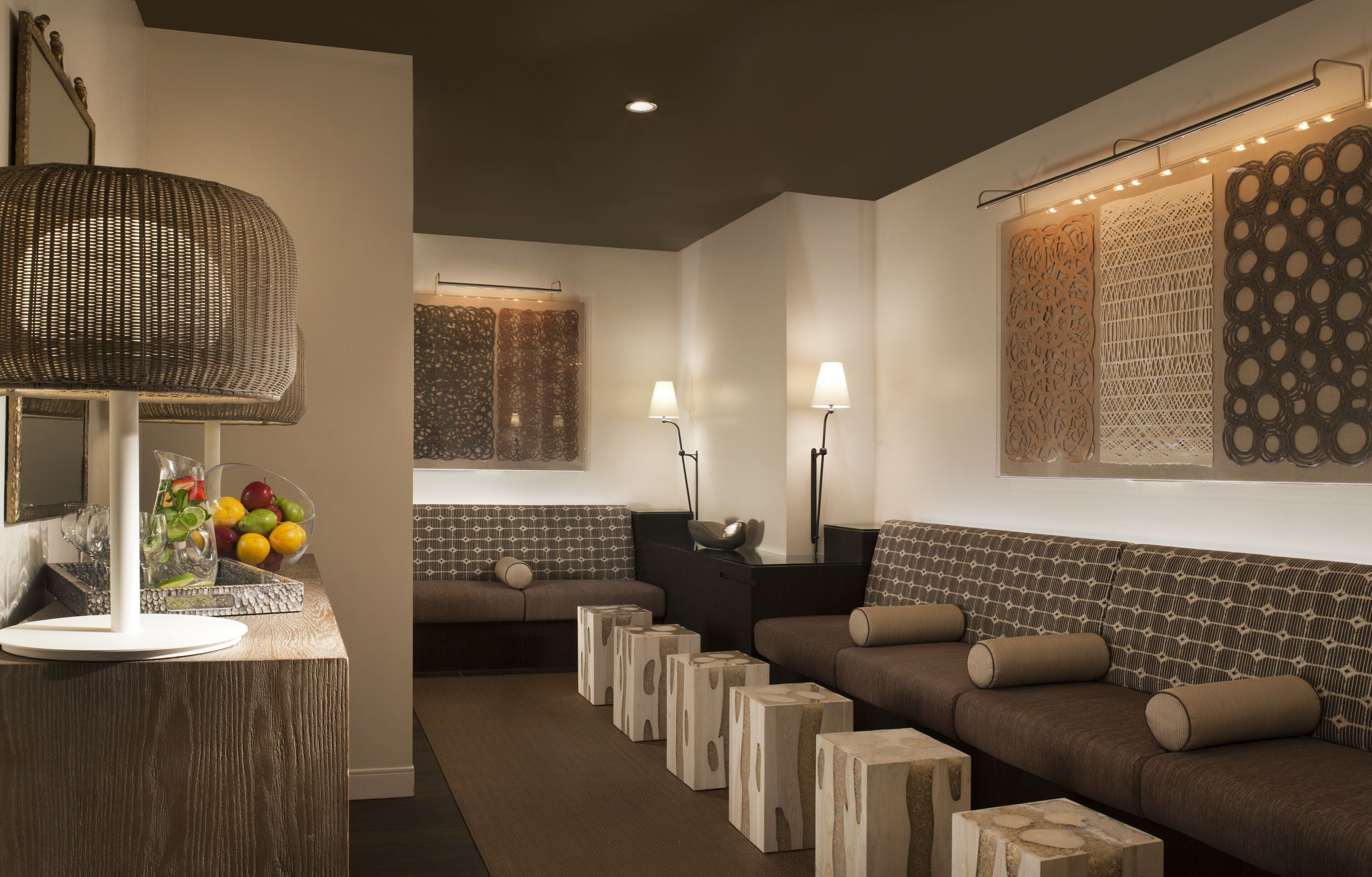 2 bars/lounges, poolside bar, beach bar