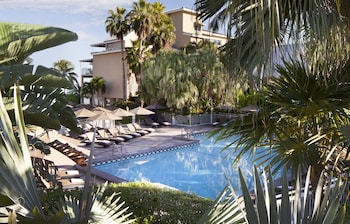 Pool amenities at Pier House Resort & Spa