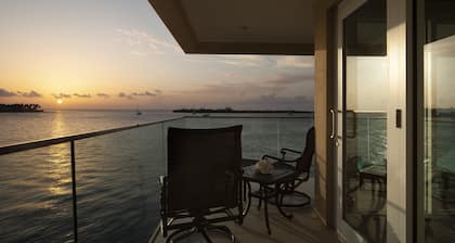 Pier House Resort & Spa