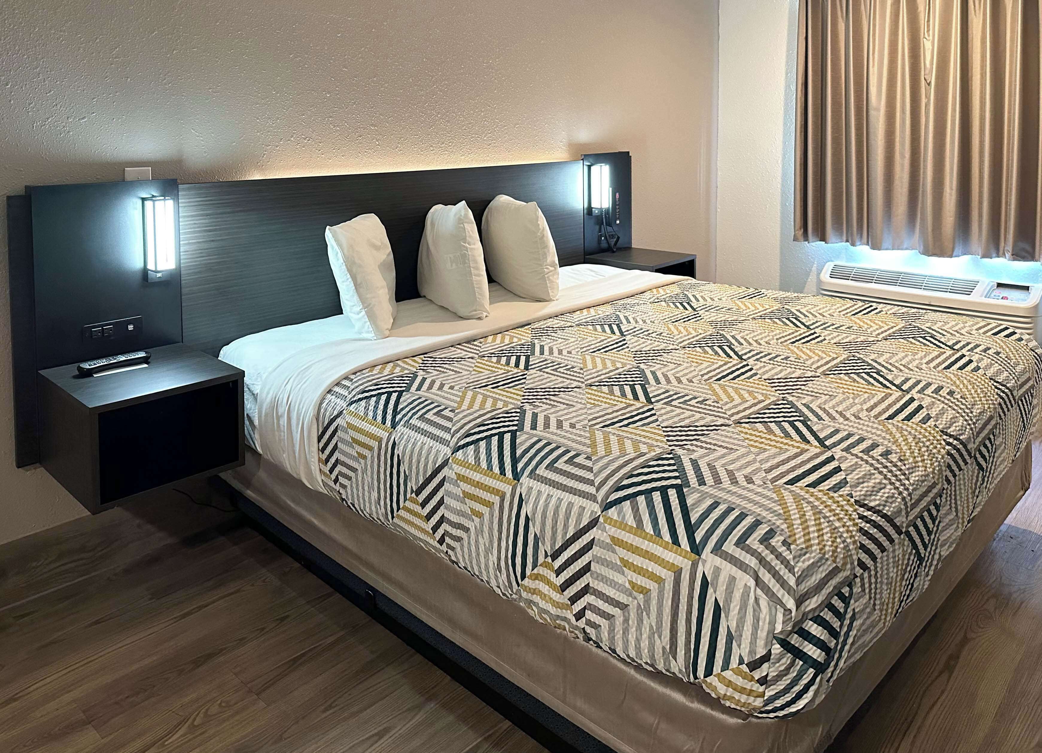 Skrivebord, skrivebord for bærbar PC og strykejern/-brett