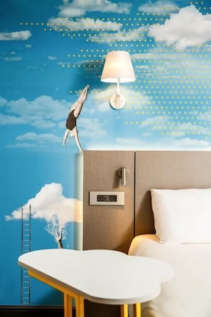Quarto casal standard | Roupas de cama antialérgicas, escrivaninha