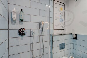 Standard Double Room | Bathroom | Shower, eco-friendly toiletries, hair dryer, towels