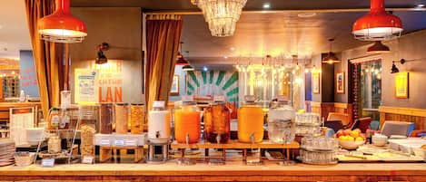 每日供應吃到飽早餐 (每人 GBP12.95)