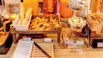 A breakfast buffet with various food items and labels.
