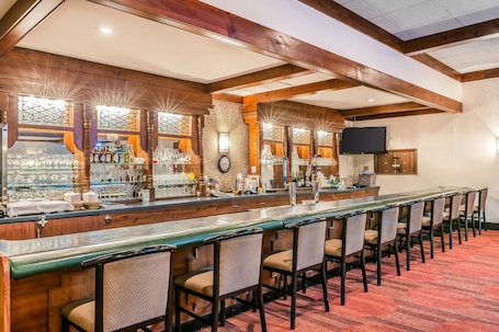 Bar (en la propiedad). Quality Inn Gallipolis