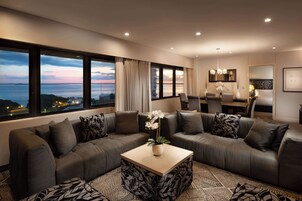 King Premier Suite | Living area | TV, DVD player, pay movies