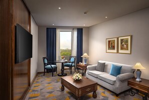 Suite, 1 King Bed, City View (Executive Suite) | 1 bedroom, premium bedding, minibar, in-room safe