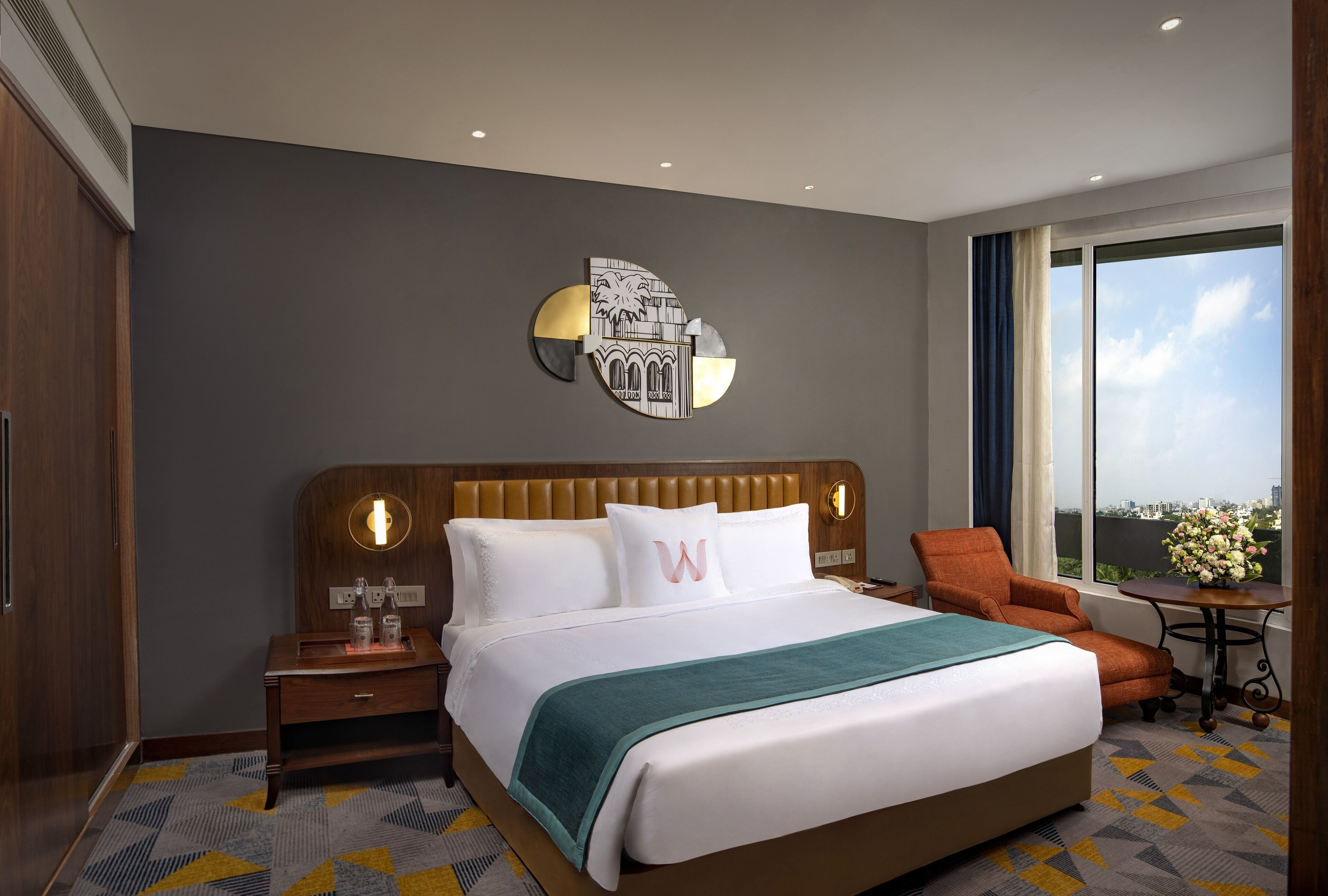 suite, 1 king bed, city view (executive suite) | premium bedding, minibar, in-room safe, desk