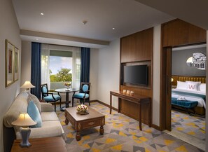Deluxe kamer, 1 queensize bed, uitzicht op de stad (Club Double) | Luxe beddengoed, een minibar, een kluis op de kamer