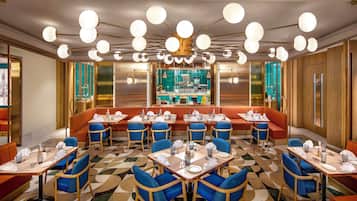 3 restaurants; breakfast, lunch, and dinner served