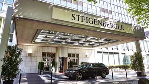 A hotel entrance with a sign reading "STEIGENBERGER". - Steigenberger Hotel Köln (Cologne)