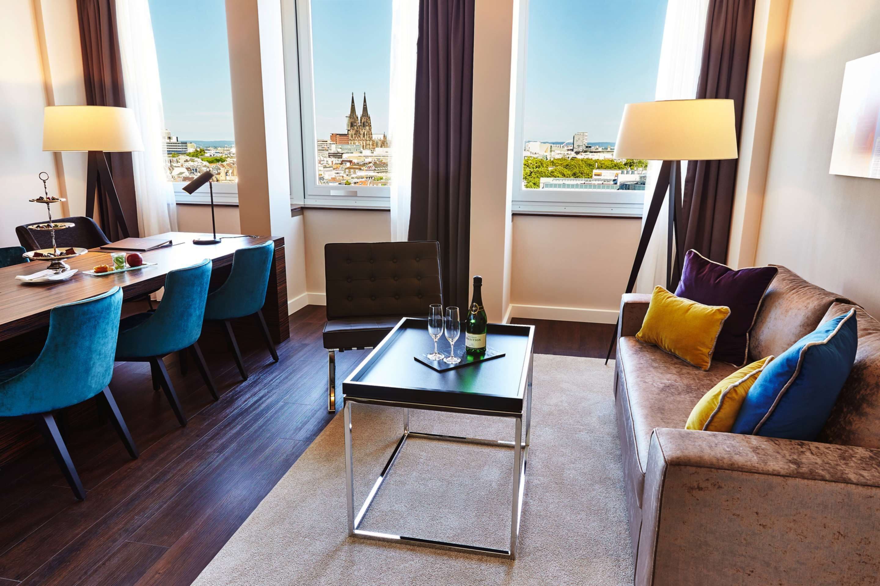 executive room | 1 bedroom, hypo-allergenic bedding, in-room safe, desk