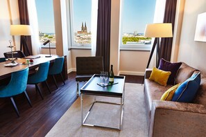 Executive Room | Hypo-allergenic bedding, in-room safe, desk, laptop workspace - Steigenberger Hotel Köln (Cologne)