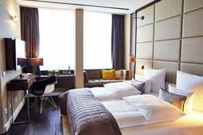 Suite | Hypo-allergenic bedding, in-room safe, desk, laptop workspace - Steigenberger Hotel Köln (Cologne)