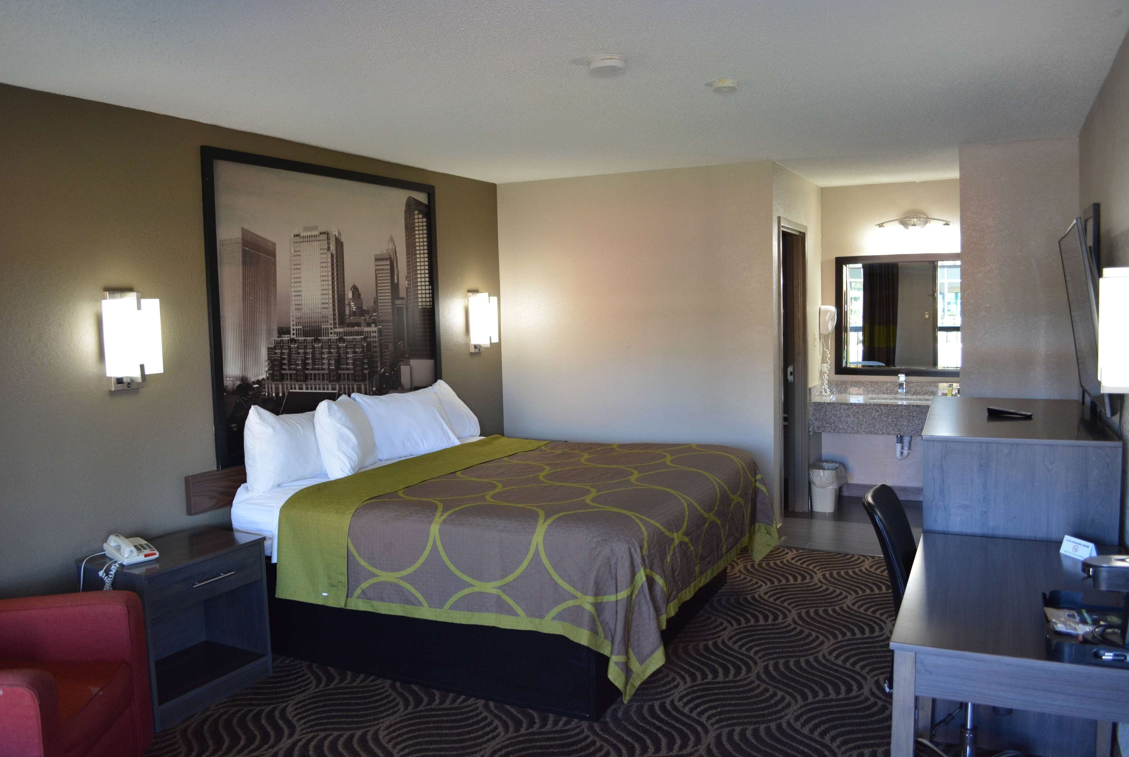 Schreibtisch, Bügeleisen/Bügelbrett, kostenlose Babybetten