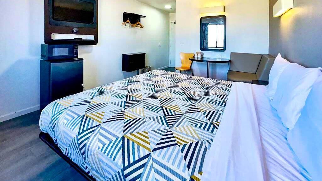 Escritorio, espacio para trabajar con un portátil, wifi gratis