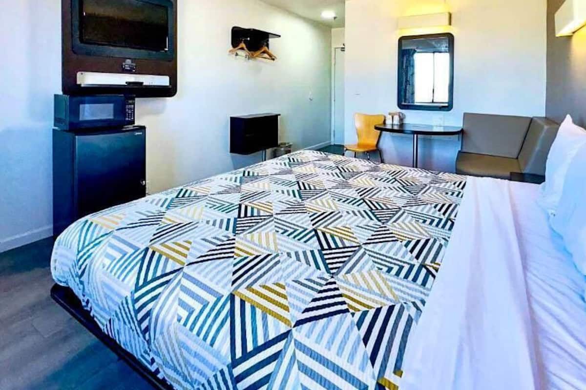 Escritorio, espacio para trabajar con un portátil, wifi gratis