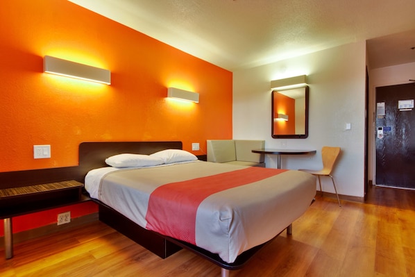 Standard Room, 1 Queen Bed, Smoking | Desk, laptop workspace, free WiFi, bed sheets