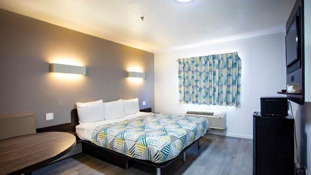 Escritorio, espacio para trabajar con un portátil, wifi gratis