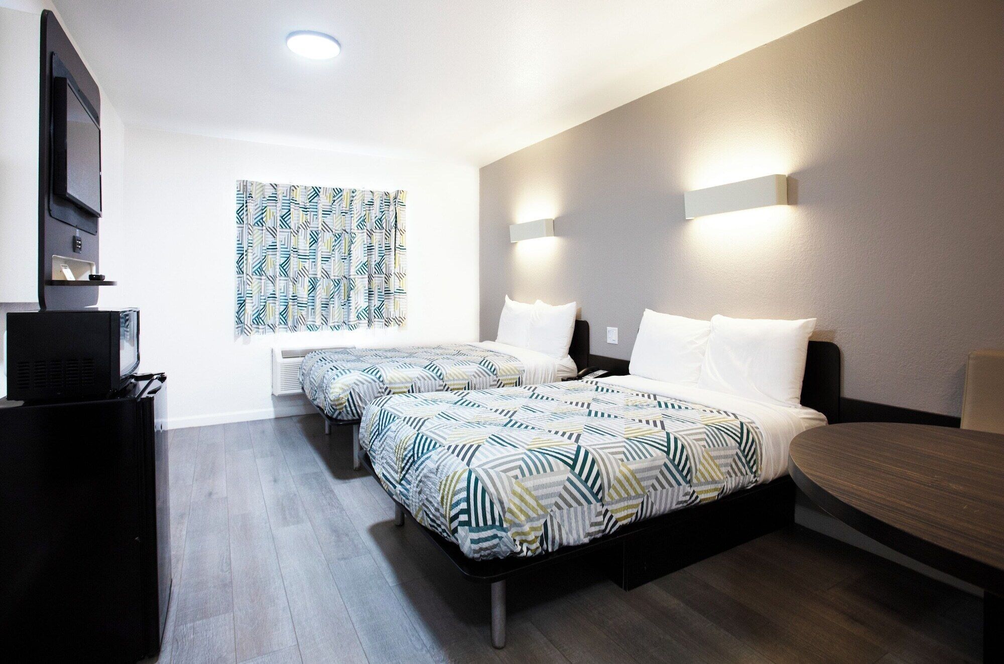 Escritorio, espacio para trabajar con un portátil, wifi gratis