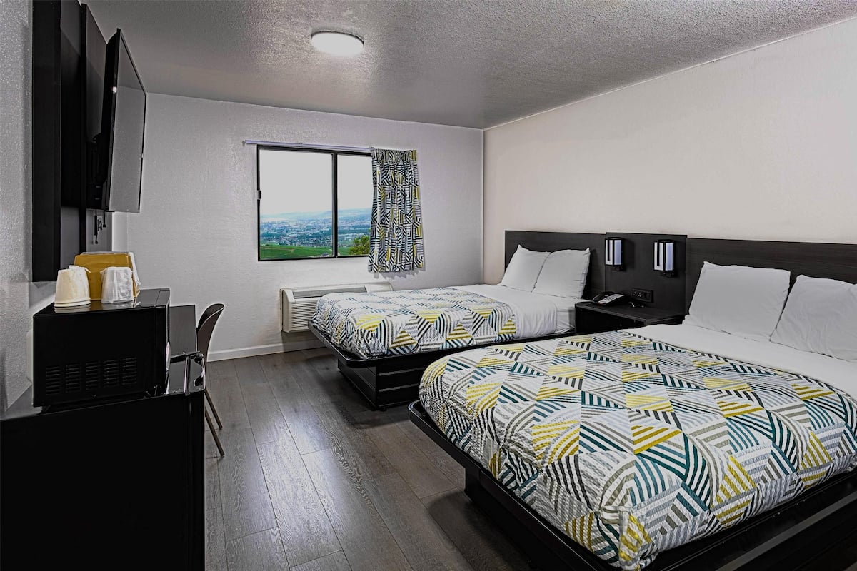 Escritorio, espacio para trabajar con un portátil, wifi gratis