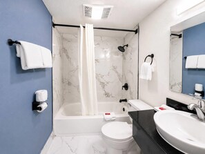 Desk, laptop workspace, free WiFi, bed sheets - Golden Inn Dallas East near I-30 Jim Miller (Dallas)