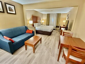 Chambre Standard, 1 très grand lit et 1 canapé-lit, non-fumeur | Coffre-fort, bureau, espace de travail pour ordinateurs portables