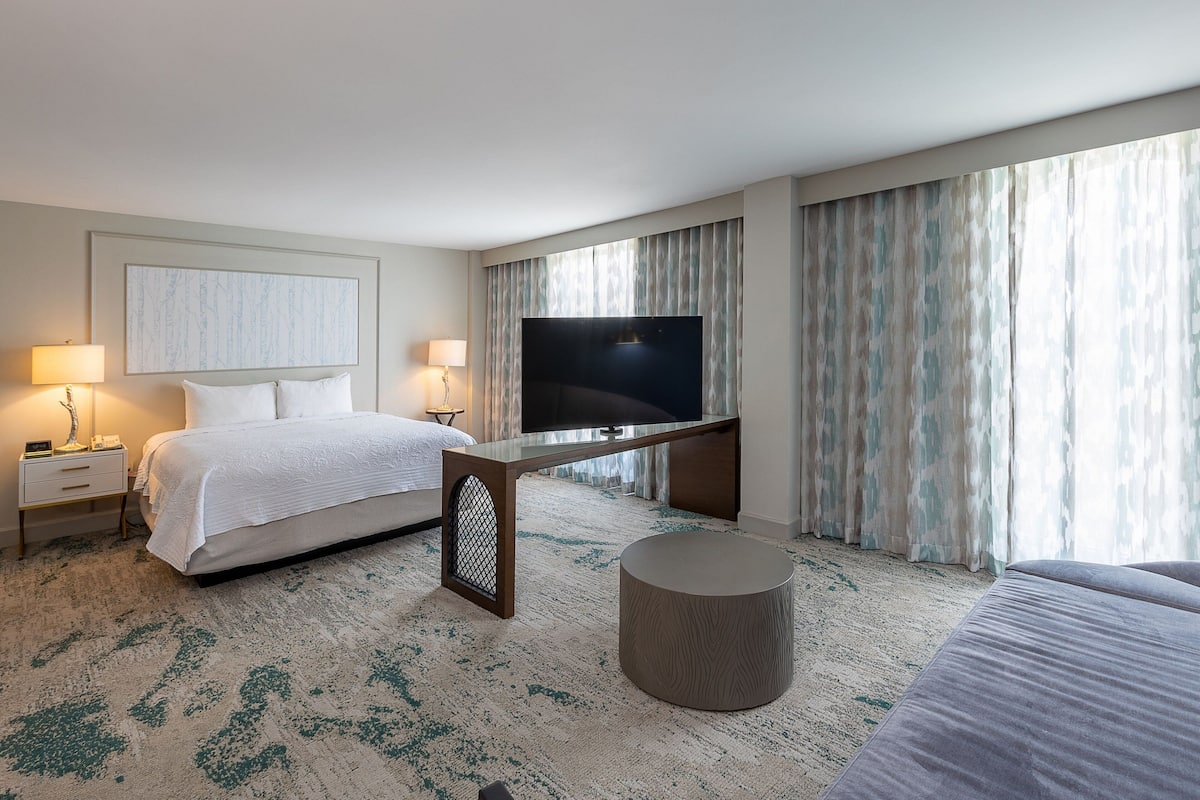 Executive Studio, 1 King Bed with Sofa bed | 1 bedroom, premium bedding, pillow-top beds, in-room safe