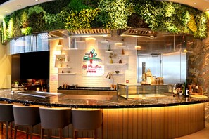2 Restaurants, Frühstück, Mittagessen, Abendessen, chinesische Küche
