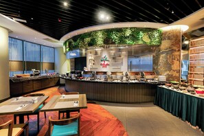 Desayuno buffet diario (HKD 184.8 por persona)