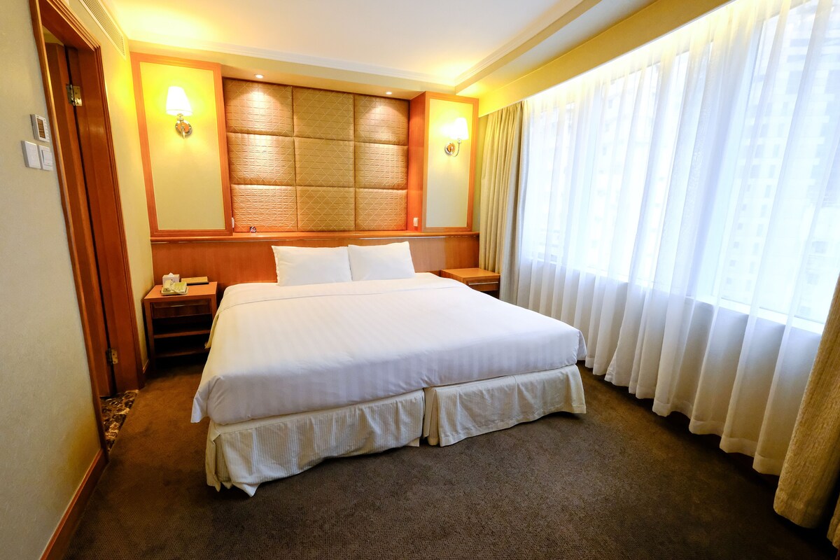 Minibar, in-room safe, desk, blackout drapes