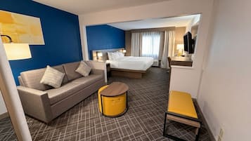 Escritorio, tabla de planchar con plancha, wifi gratis y ropa de cama