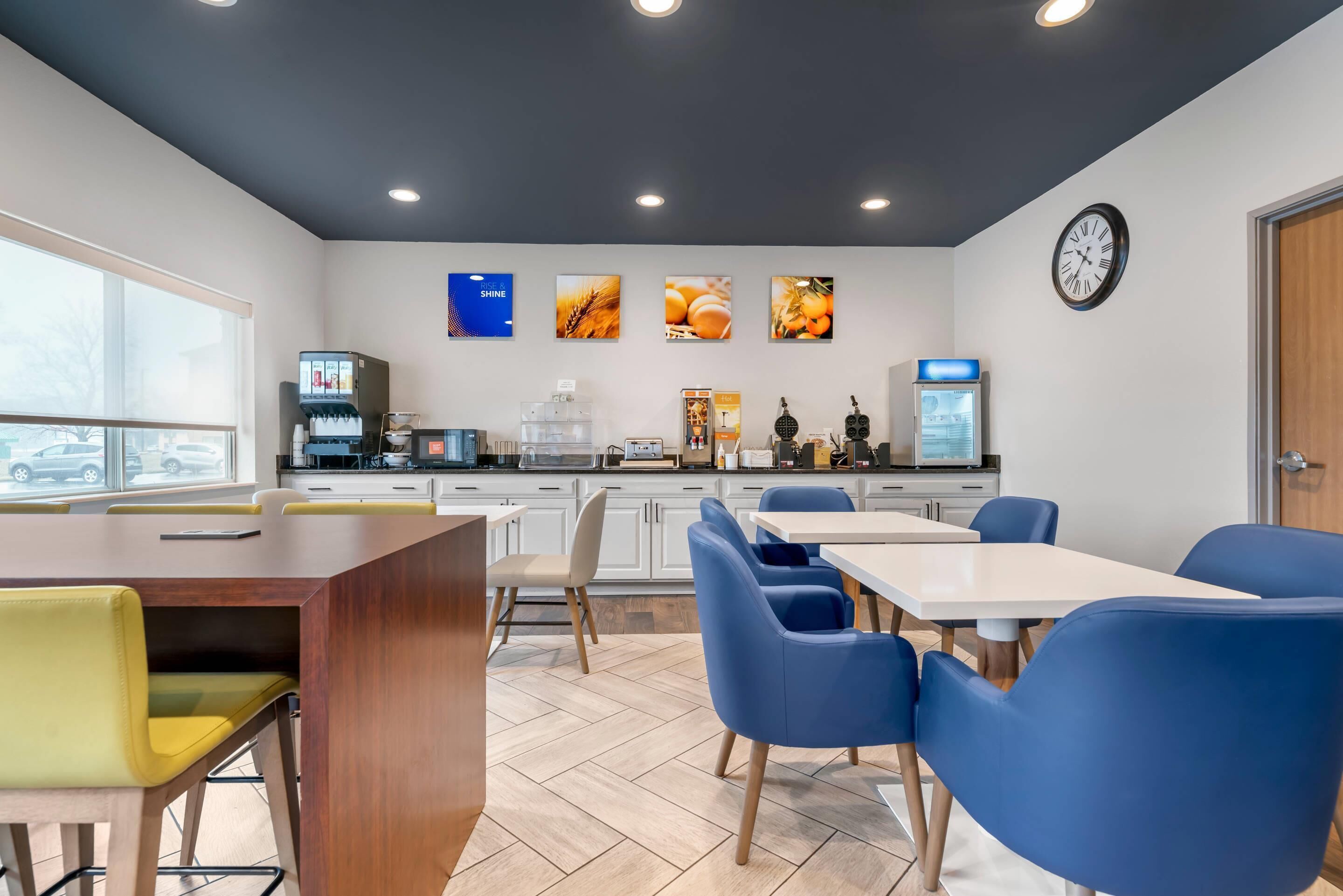 Free daily continental breakfast 