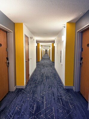 Hallway - Quality Inn & Suites Wisconsin Dells Downtown - Waterparks Area (Wisconsin Dells)