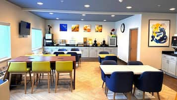 Free daily continental breakfast