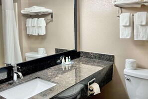 ห้องสแตนดาร์ด, เตียงควีนไซส์ 2 เตียง, ปลอดบุหรี่ | โต๊ะทำงาน, เตารีด/โต๊ะรีดผ้า, Wi-Fi ฟรี, ผ้าปูที่นอน