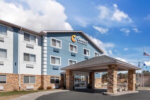 Exterior - Comfort Inn and Suites Wisconsin Dells Downtown Area Newly Renovated 2026 (Wisconsin Dells)