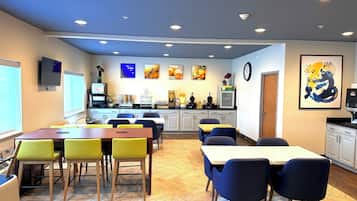 Free daily continental breakfast