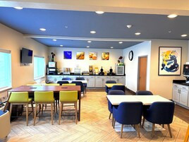 Free daily continental breakfast 