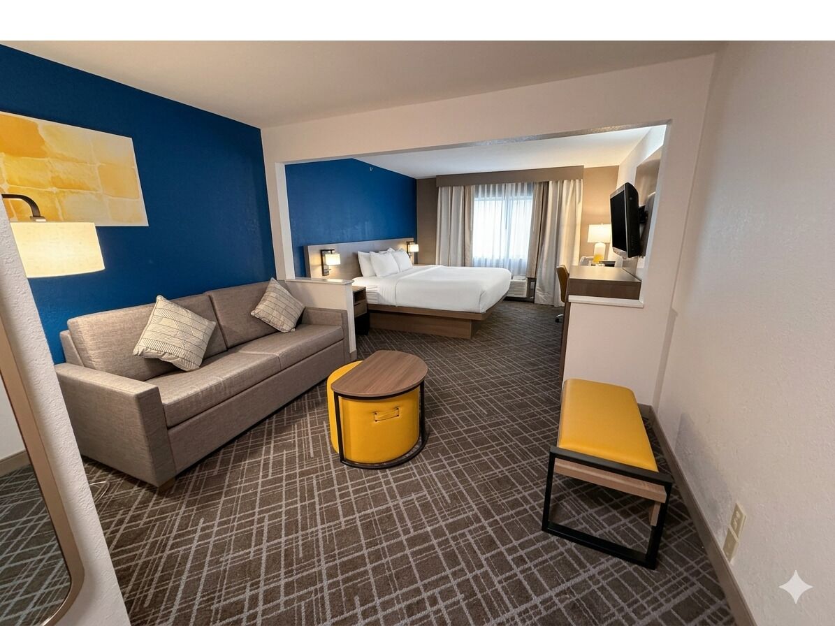 Suite, 1 cama King size y sofá cama, para no fumadores | Escritorio, tabla de planchar con plancha, wifi gratis y ropa de cama 