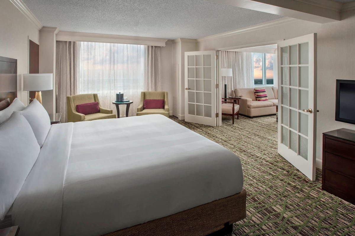 hypo-allergenic bedding, in-room safe, desk, blackout curtains