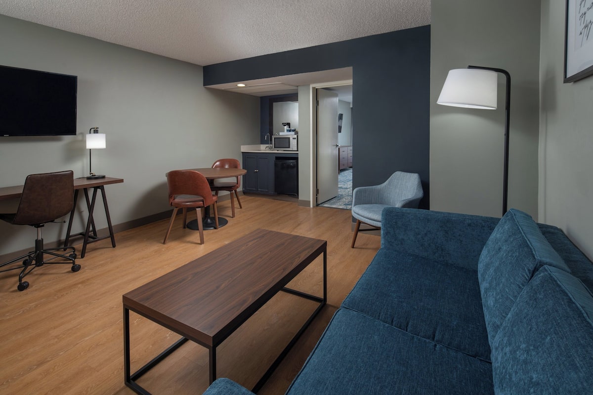 1 bedroom, premium bedding, pillow-top beds, in-room safe
