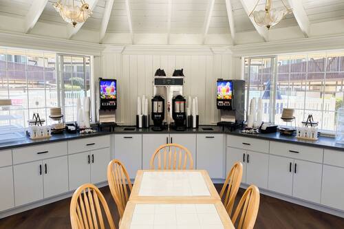 Breakfast area
