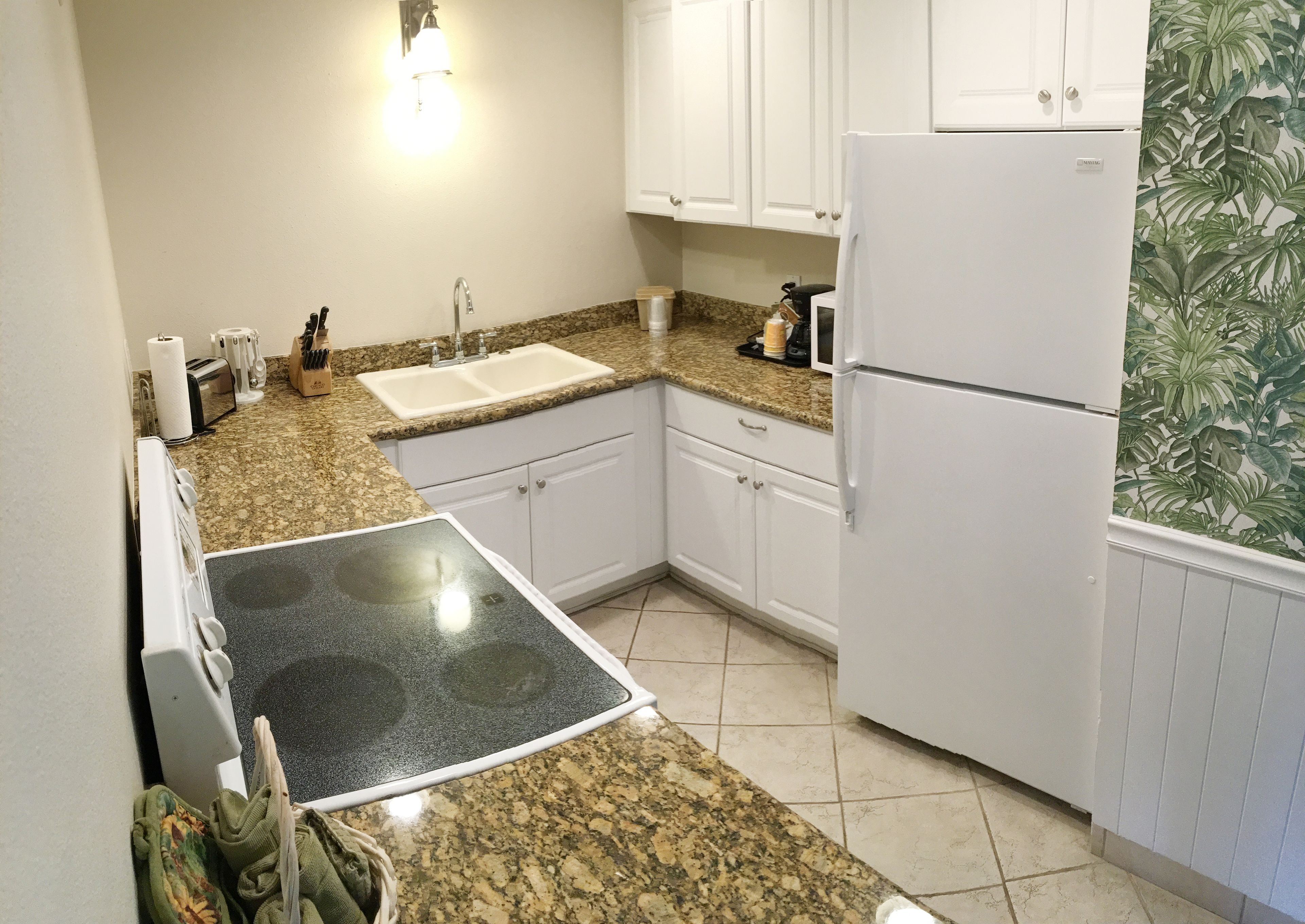 superior studio suite, 1 king bed with sofa bed, kitchen, ground floor | private kitchen | fridge, microwave, coffee/tea maker