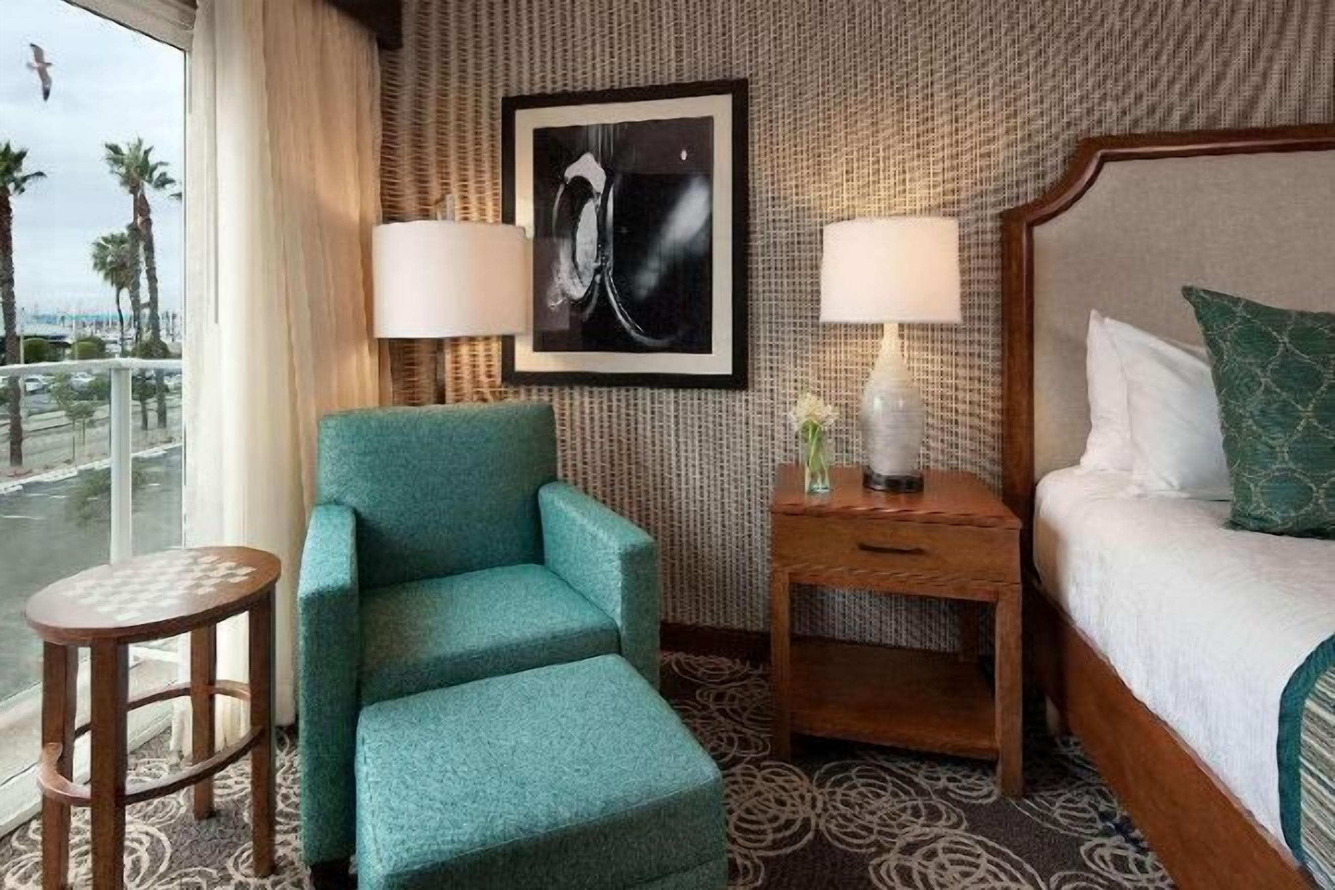 Down duvets, in-room safe, desk, iron/ironing board