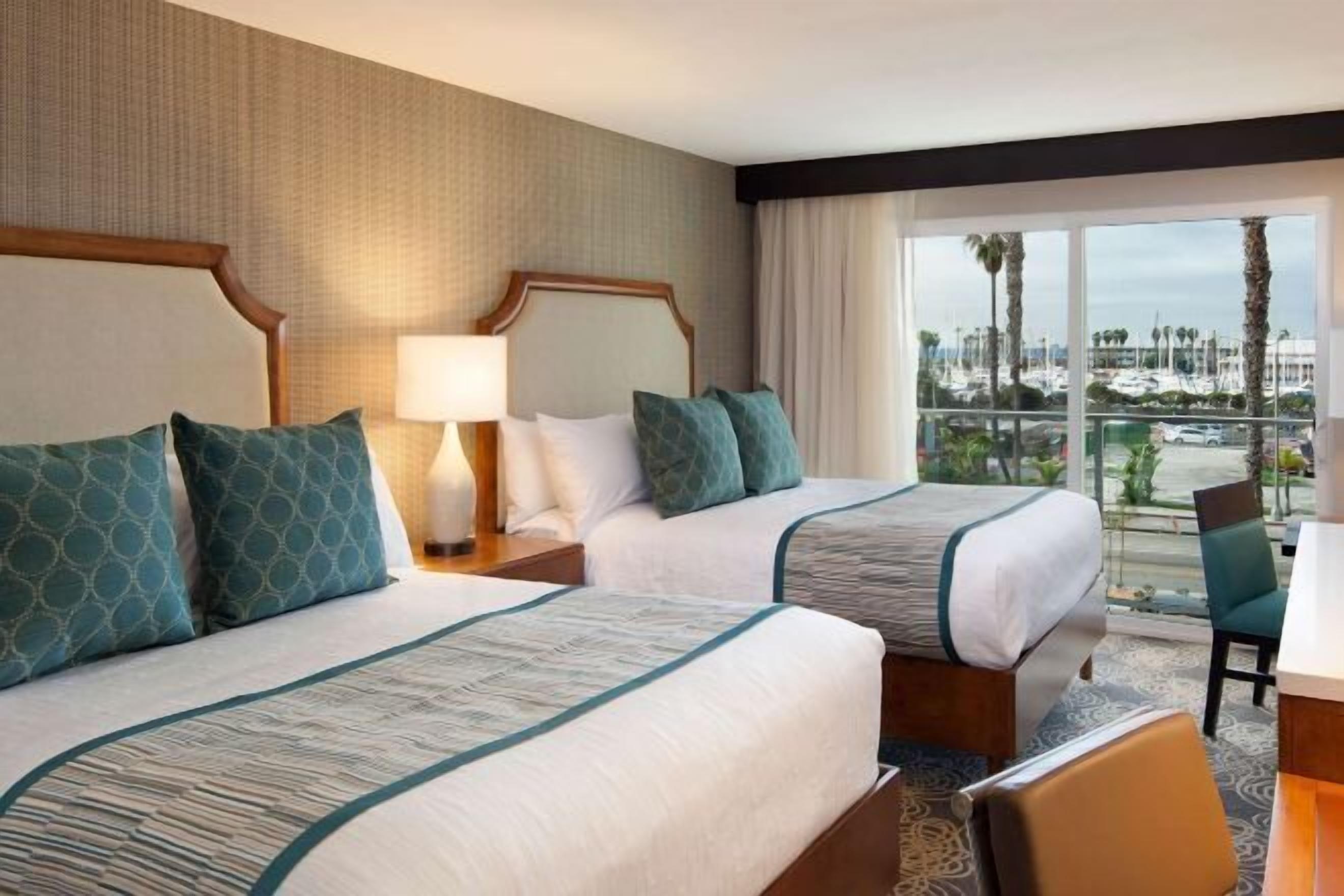 Down duvets, in-room safe, desk, iron/ironing board