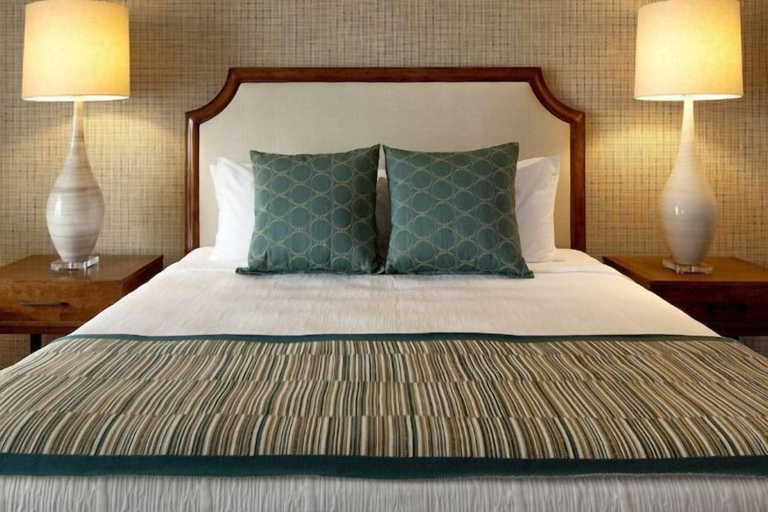 Down duvets, in-room safe, desk, iron/ironing board